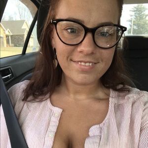 Meet your Posher, Angelia